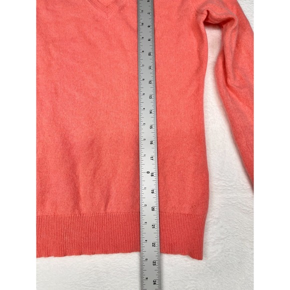 Lord & Taylor 100% Cashmere Womens V-Neck Sweater XS Peach Luxury Pullover - Picture 4 of 6